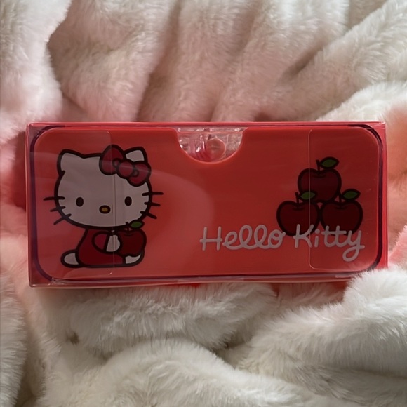 Hello Kitty Apple 6 piece Beauty Pull-Out Tray Brush/Sponge Set - Picture 2 of 3